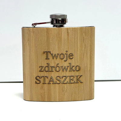 Piersiówka bambusowa z grawerem na prezent