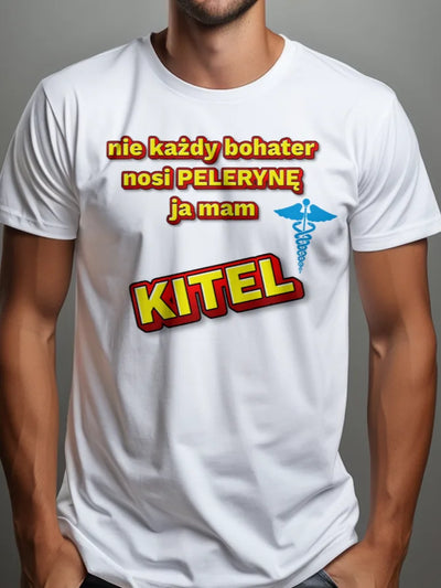 Prezent dla lekarza koszulka męska z nadrukiem nie każdy bohater nosi pelerynę ja mam kitel