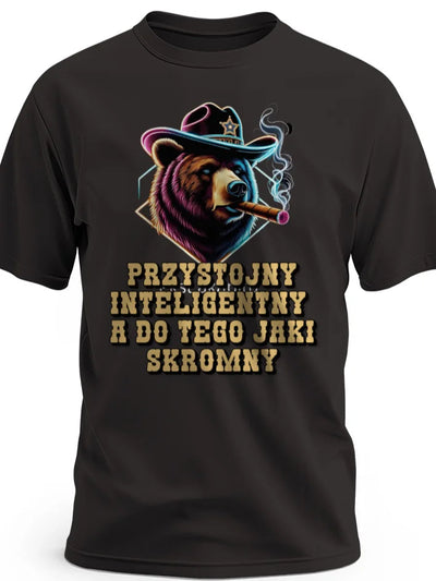 Prezent na dzień mężczyzny śmieszna koszulka z nadrukiem niedźwiedzia z cygarem i napisem przystojny inteligentny a do tego jaki skromny czarna Personalizowane-prezenty.pl
