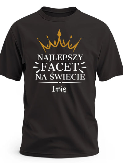 Prezent na dzień mężczyzny śmieszna koszulka z nadrukiem najlepszy facet na świecie z personalizowanym imieniem czarna Personalizowane-prezenty.pl