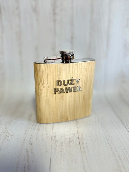 Piersiówka bambusowa z grawerem na prezent