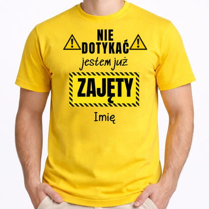 KOSZULKA-Z-NADRUKIEM-MESKA-ZOLTA-2-PERSONALIZOWANE-PREZENTY