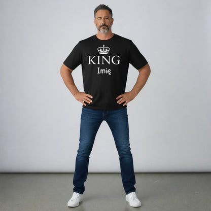 KOSZULKA-Z-NADRUKIEM-MESKA-CZARNA-1-PERSONALIZOWANE-PREZENTY