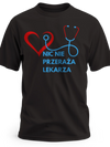 Prezent dla lekarza koszulka męska z nadrukiem nic nie przeraża lekarza czarna