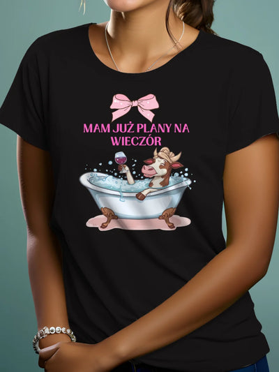 Prezent na dzień kobiet personalizowana koszulka z nadrukiem krowy w wannie i winem w ręce mam już plany na wieczór czarna