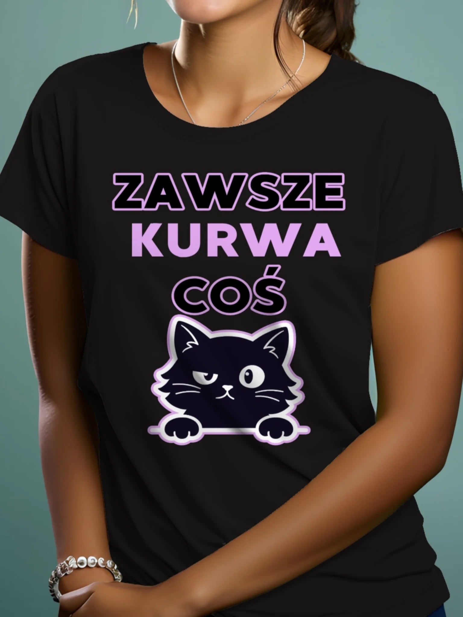 Śmieszna koszulka damska na prezent z nadrukiem i napisem zawsze kurwa coś z grafiką kota czarna