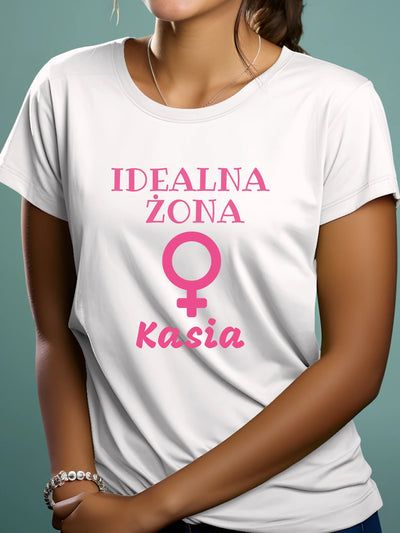 Prezent dla Żony - personalizowana koszulka z napisem idealna Żona z imieniem biała