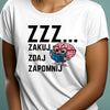 Prezent dla studenta śmieszna koszulka damska z nadrukiem ZZZ zakuj zdaj zapomnij z grafiką mózgu w okularach biała