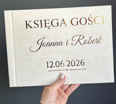 Księga gości weselnych welurowa w kolorze Kremowym ze złotym lustrzanym napisem elegancka i personalizowana