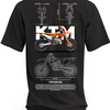 Czarna koszulka z motocyklem KTM 250 EXC, napisem KTM i rysunkami technicznymi