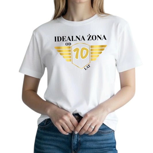 Prezent dla Żony na rocznicę - personalizowana koszulka z napisem IDEALNA ŻONA z dowolną liczbą lat i złotą grafiką