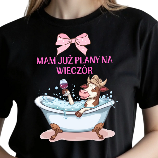 Prezent na dzień kobiet personalizowana koszulka z nadrukiem krowy w wannie i winem w ręce mam już plany na wieczór