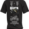 Czarna koszulka z motocyklem BMW G310 GS w czarno-żółtej kolorystyce i rysunkami technicznymi
