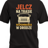 Koszulka męska z Jelczem z nadrukiem Jelcz w trasie wspomnienia w drodze dla fana starej motoryzacji PRL