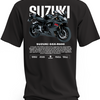 Czarna koszulka z motocyklem Suzuki GSX-R 600 i dużym białym napisem Suzuki – wzór 2